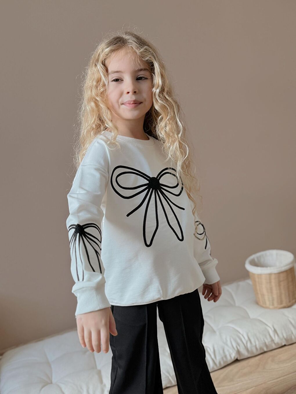 Beyaz Kız Çocuk Fiyonk Detaylı Alt Üst Takım-1