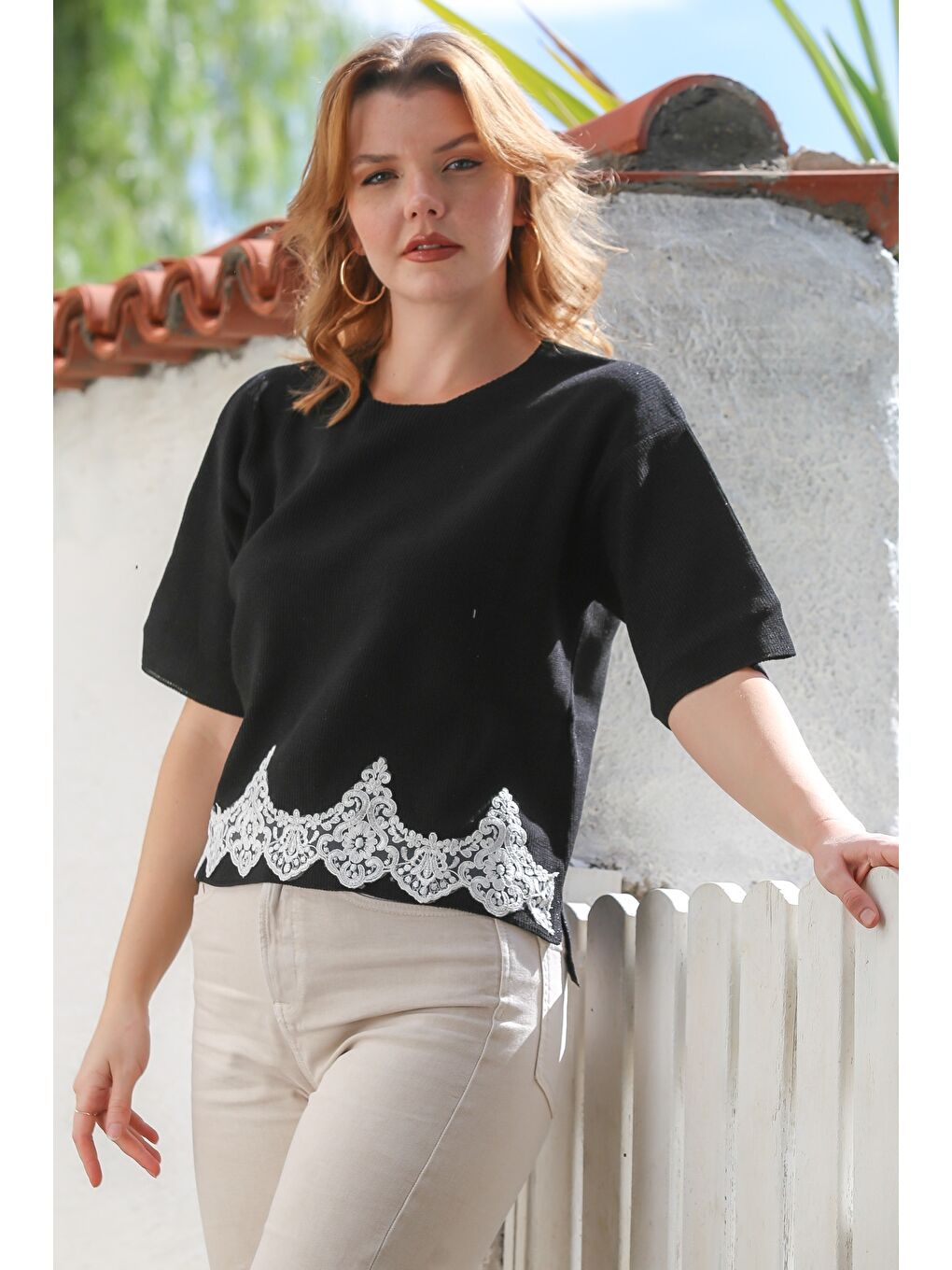 Siyah Yuvarlak Yaka Kısa Kol Dantelli Triko Bluz 64 57-5