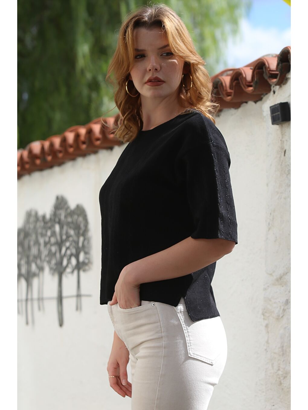 Siyah Yuvarlak Yaka Kısa Kol Örgü Desenli Yırtmaçlı Triko Bluz 56 59-4