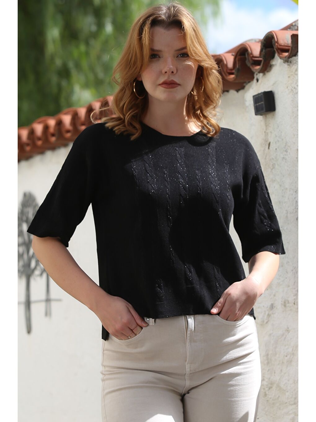 Siyah Yuvarlak Yaka Kısa Kol Örgü Desenli Yırtmaçlı Triko Bluz 56 59-5