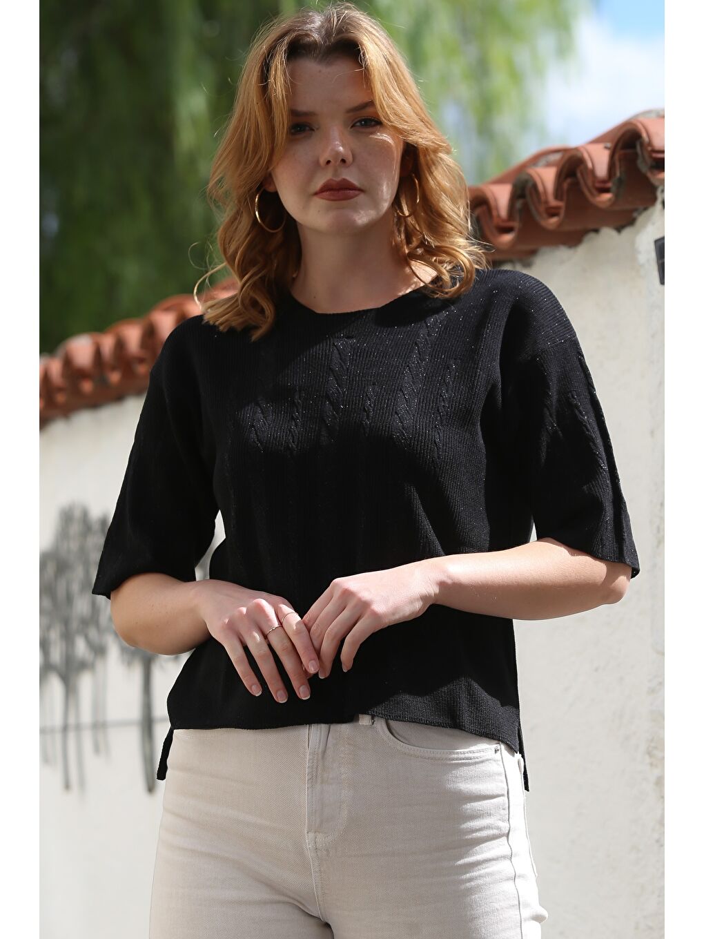 Siyah Yuvarlak Yaka Kısa Kol Örgü Desenli Yırtmaçlı Triko Bluz 56 59-6