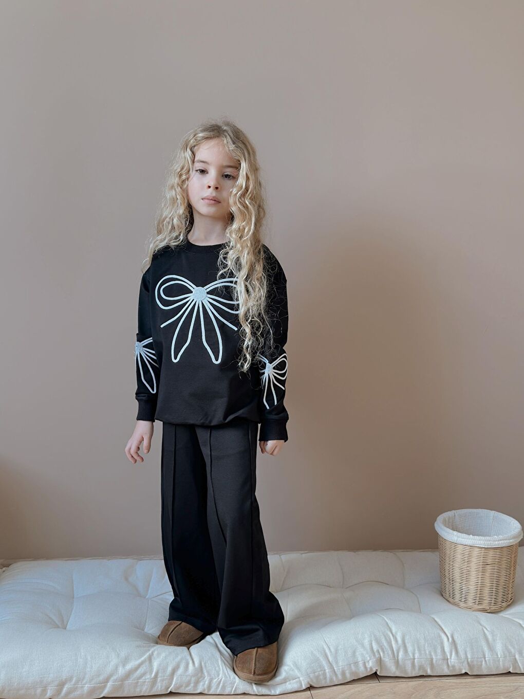 Kız Çocuk Fiyonk Detaylı Siyah Alt Üst Takım-2