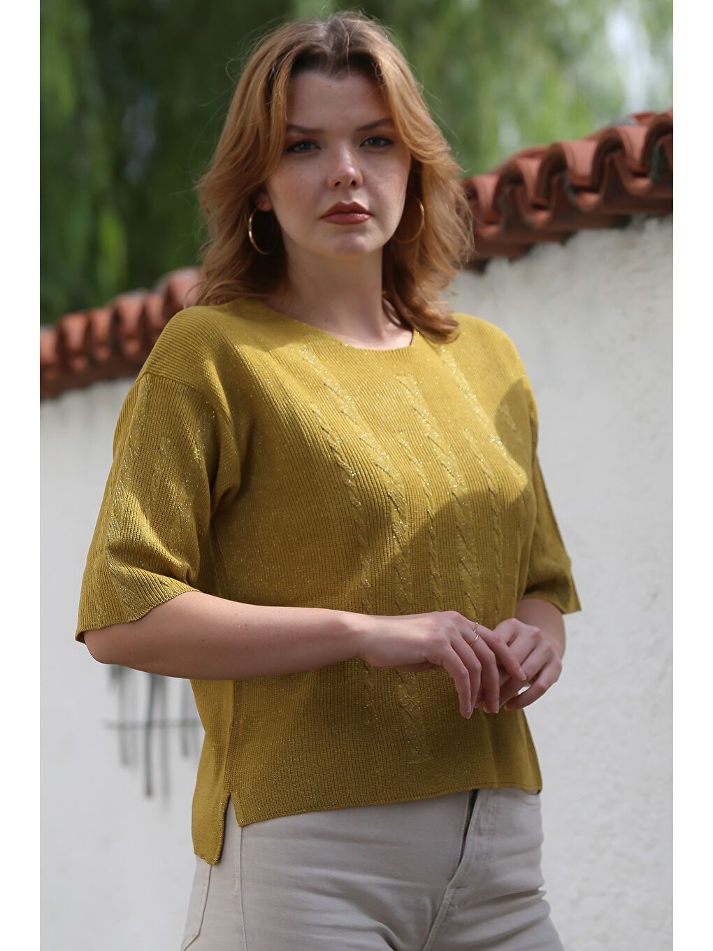Sarı Hardal Rengi Yuvarlak Yaka Kısa Kol Örgü Desenli Yırtmaçlı Triko Bluz 56 59-4