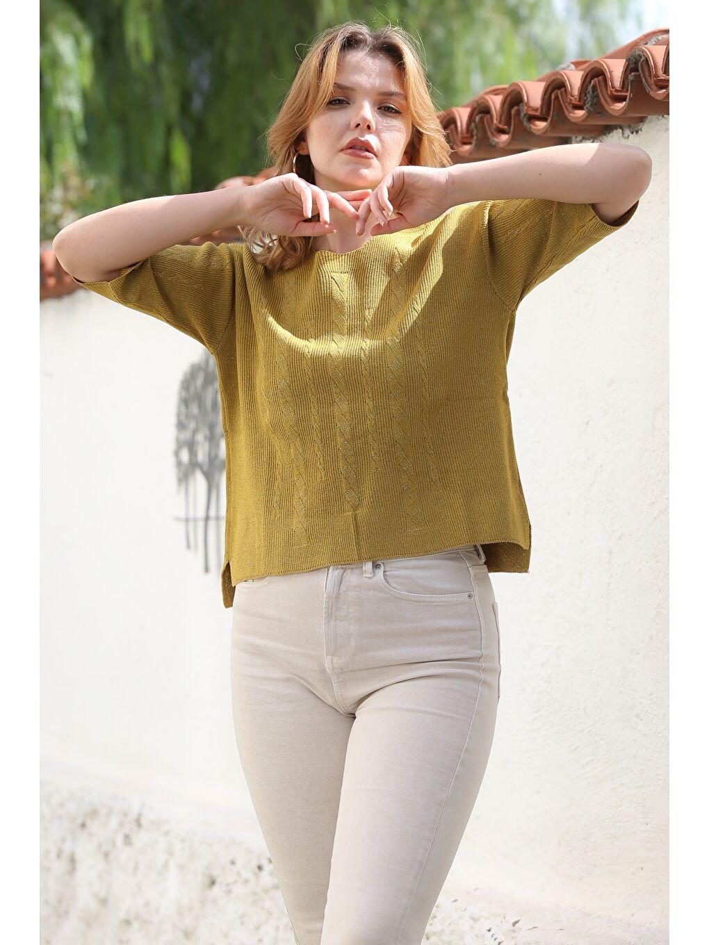 Sarı Hardal Rengi Yuvarlak Yaka Kısa Kol Örgü Desenli Yırtmaçlı Triko Bluz 56 59-5