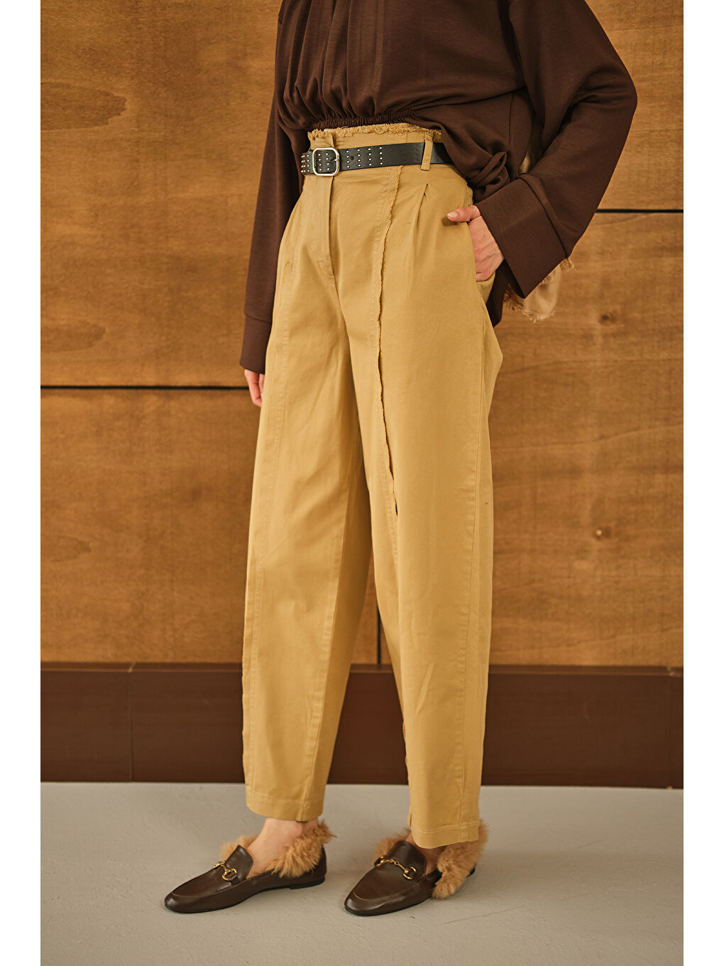 Sarı Kadın Çima Detaylı Kemerli Pantolon Hardal-3