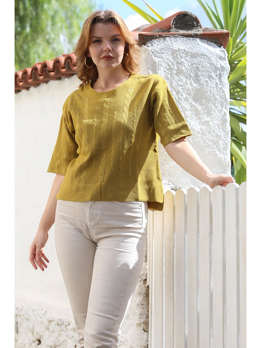 Sarı Hardal Rengi Yuvarlak Yaka Kısa Kol Örgü Desenli Yırtmaçlı Triko Bluz 56 59-7