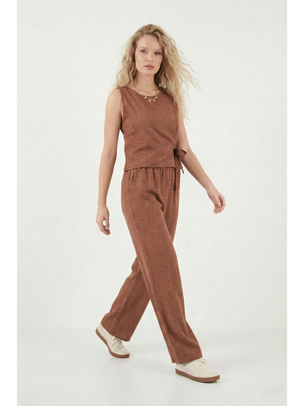 Kahverengi Regular Fit Bağlama Detaylı Bisiklet Yaka Kadın Takım 5866466-1