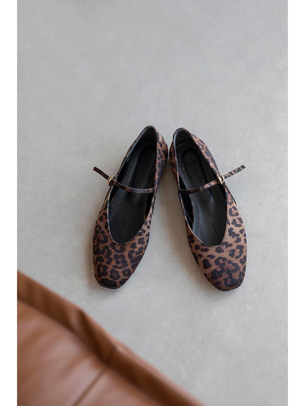 Kahverengi Evve Kadın Toka Detay Saten Babet Leopar-1