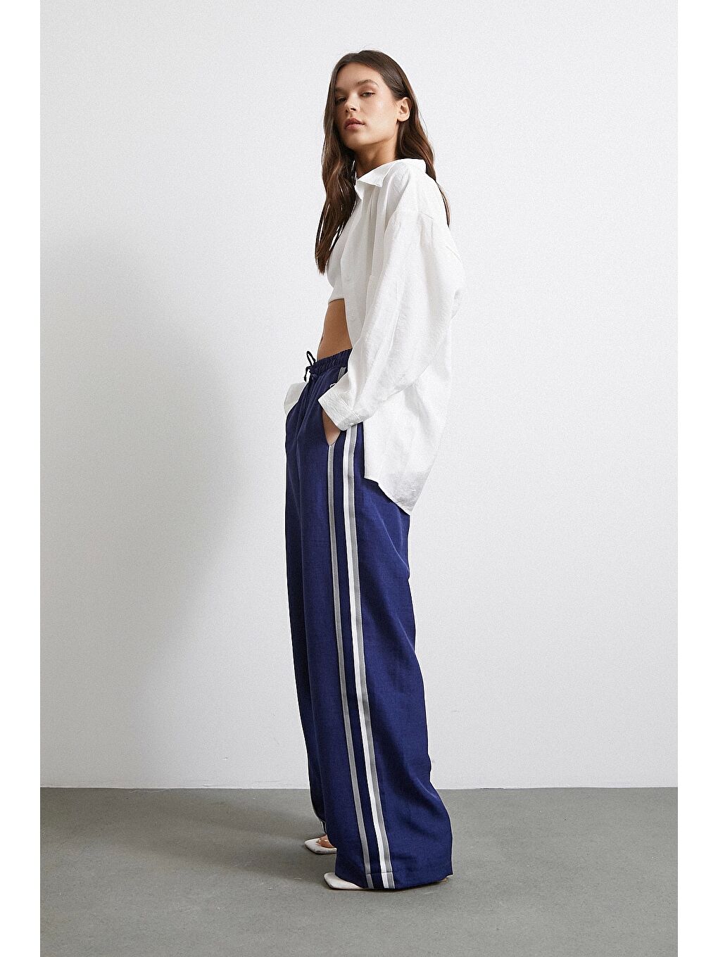 Mavi Beli Lastikli Çift Şeritli Pantolon Saks-2