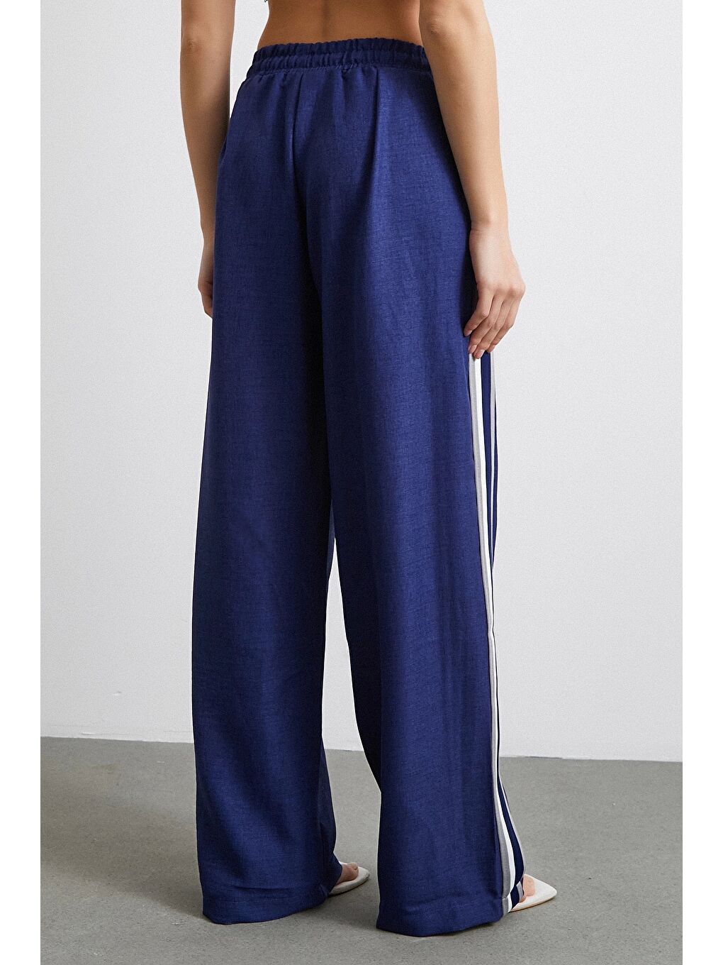 Mavi Beli Lastikli Çift Şeritli Pantolon Saks-5