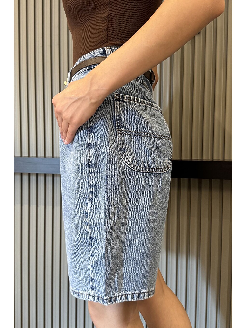 Mavi Kadın Deri Kemerli Jean Şort-2