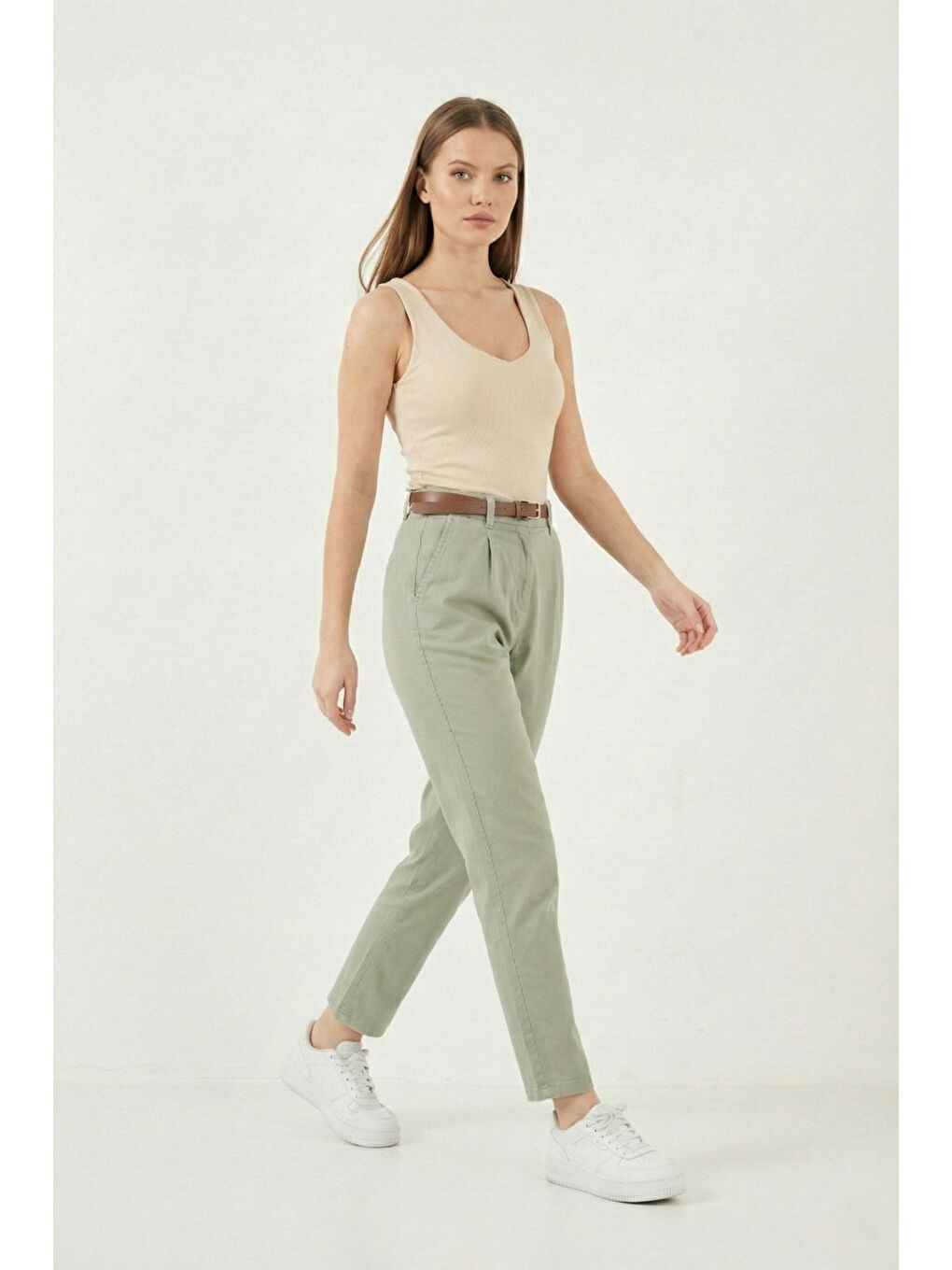 Haki Streç Pamuklu Regular Fit Yüksek Bel Düz Kısa Paça Kemerli Kadın Pantolon 668YP5335-1