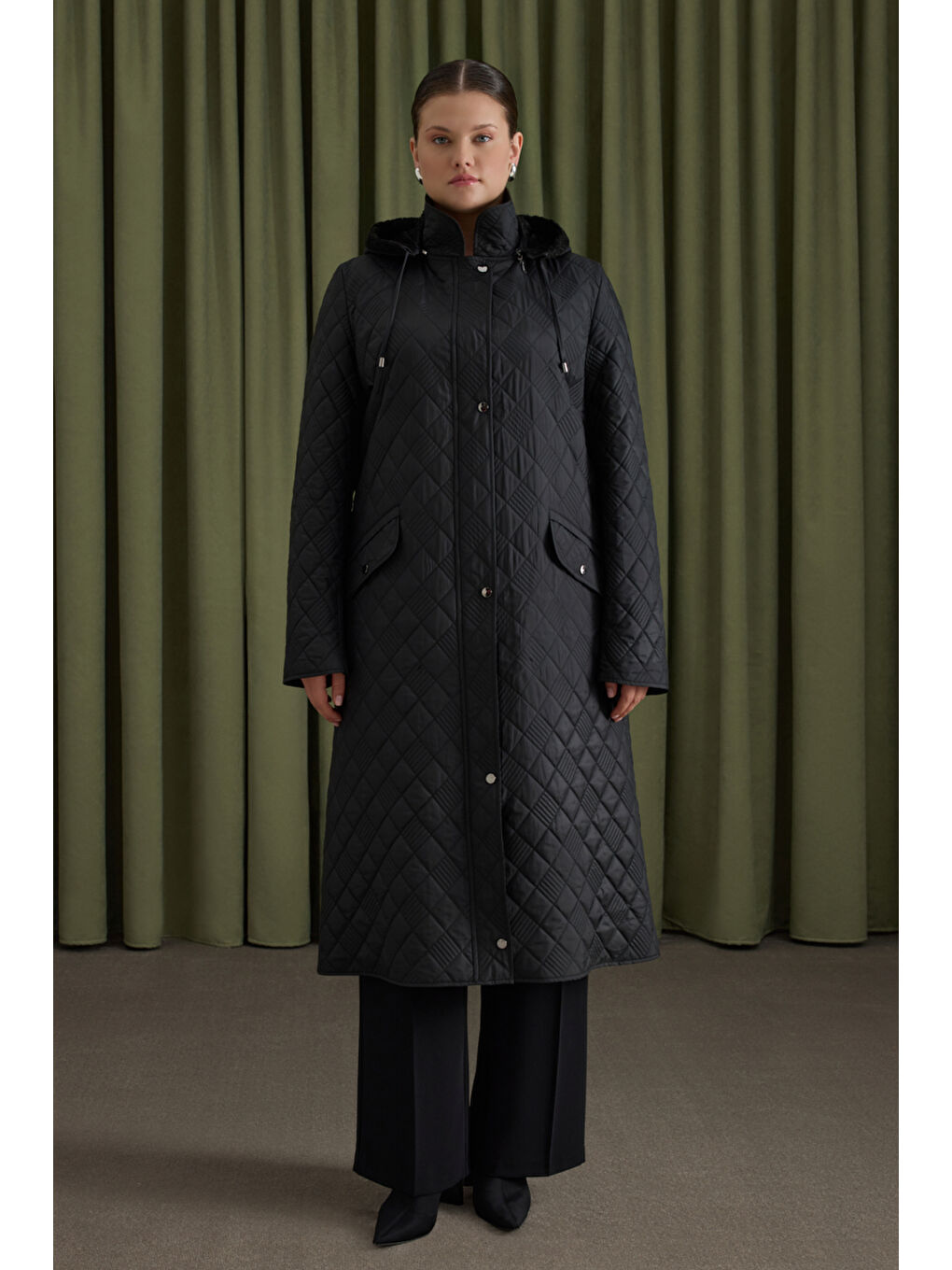 Siyah İçi Kürk Seyyar Kapüşonlu Kapitone Mont-1