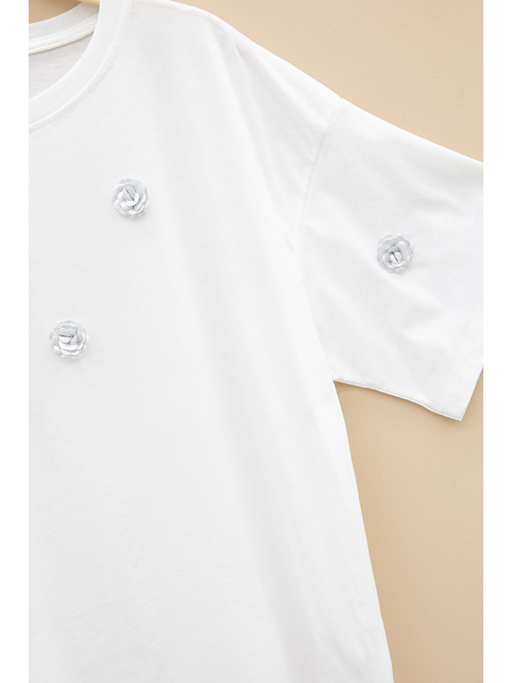 Ekru Gül Nakış Detaylı Kısa Kol Kız Çocuk Oversize Tişört 20809-2