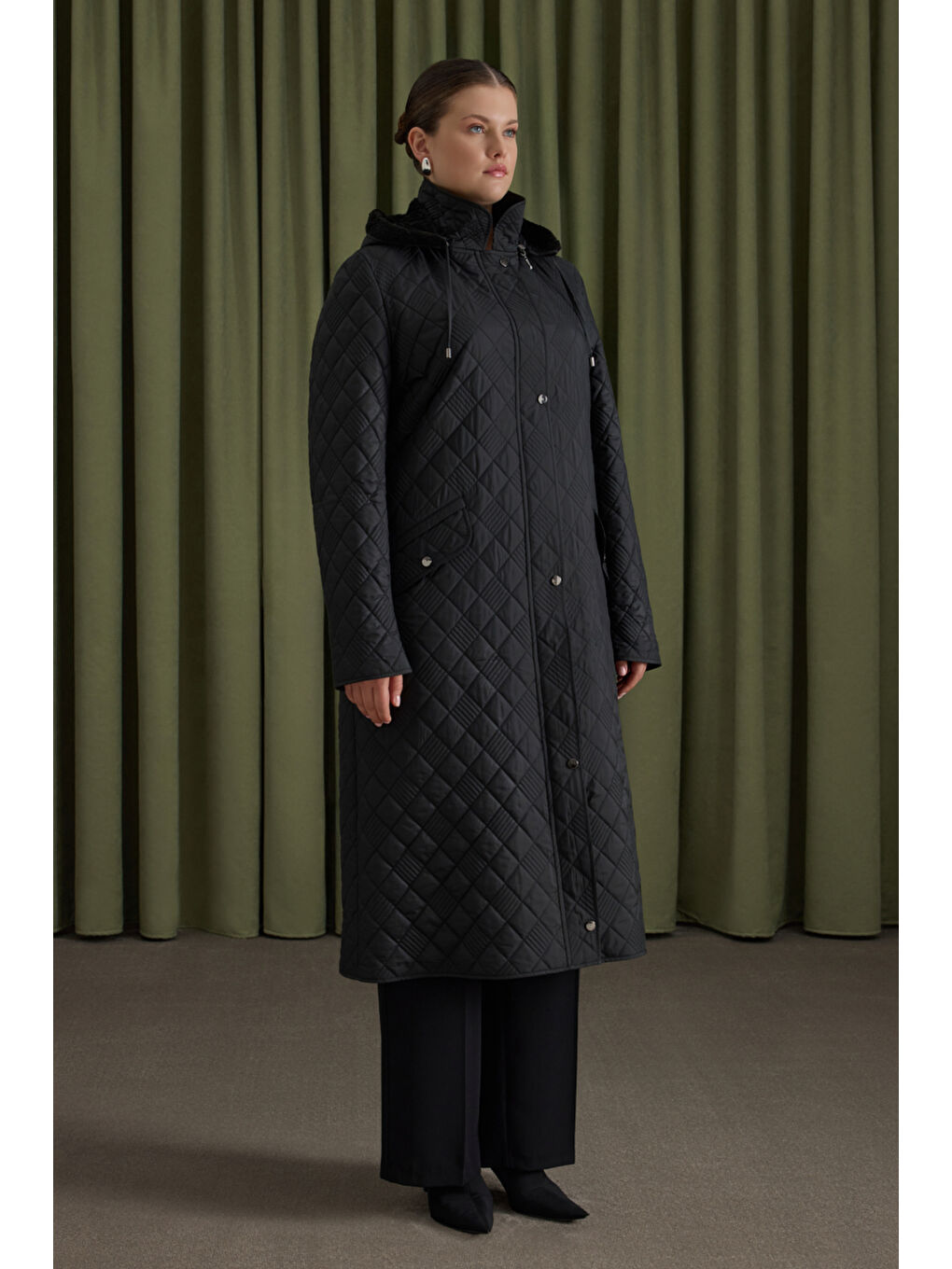 Siyah İçi Kürk Seyyar Kapüşonlu Kapitone Mont-2