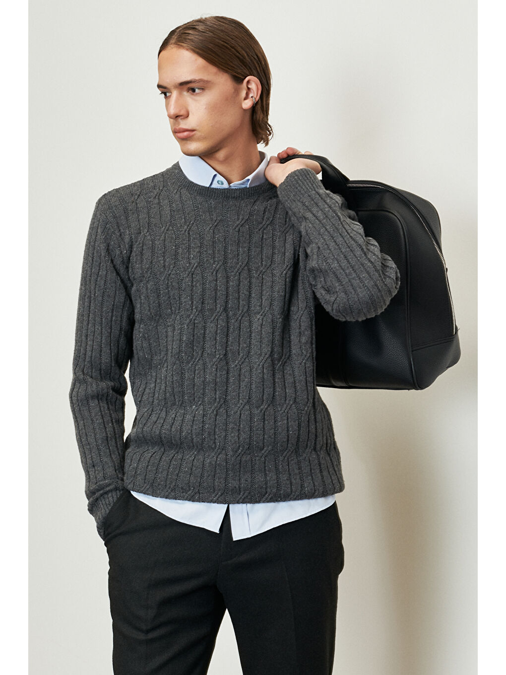 Erkek Koyu Gri Standart Fit Normal Kesim Bisiklet Yaka Jakarlı Triko Kazak