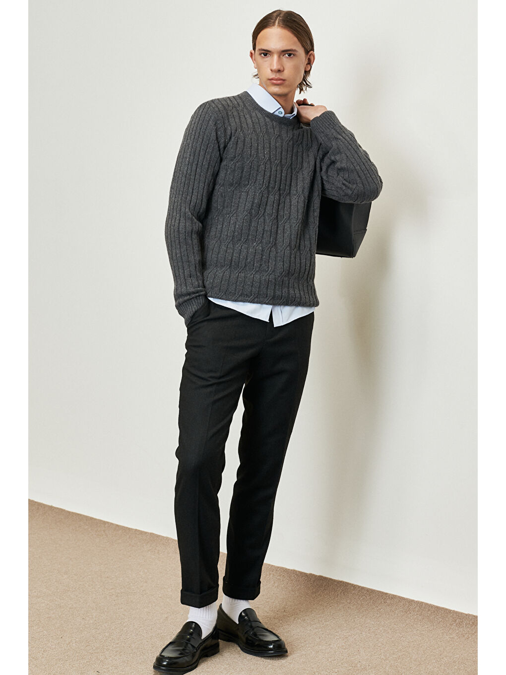 Erkek Koyu Gri Standart Fit Normal Kesim Bisiklet Yaka Jakarlı Triko Kazak-1