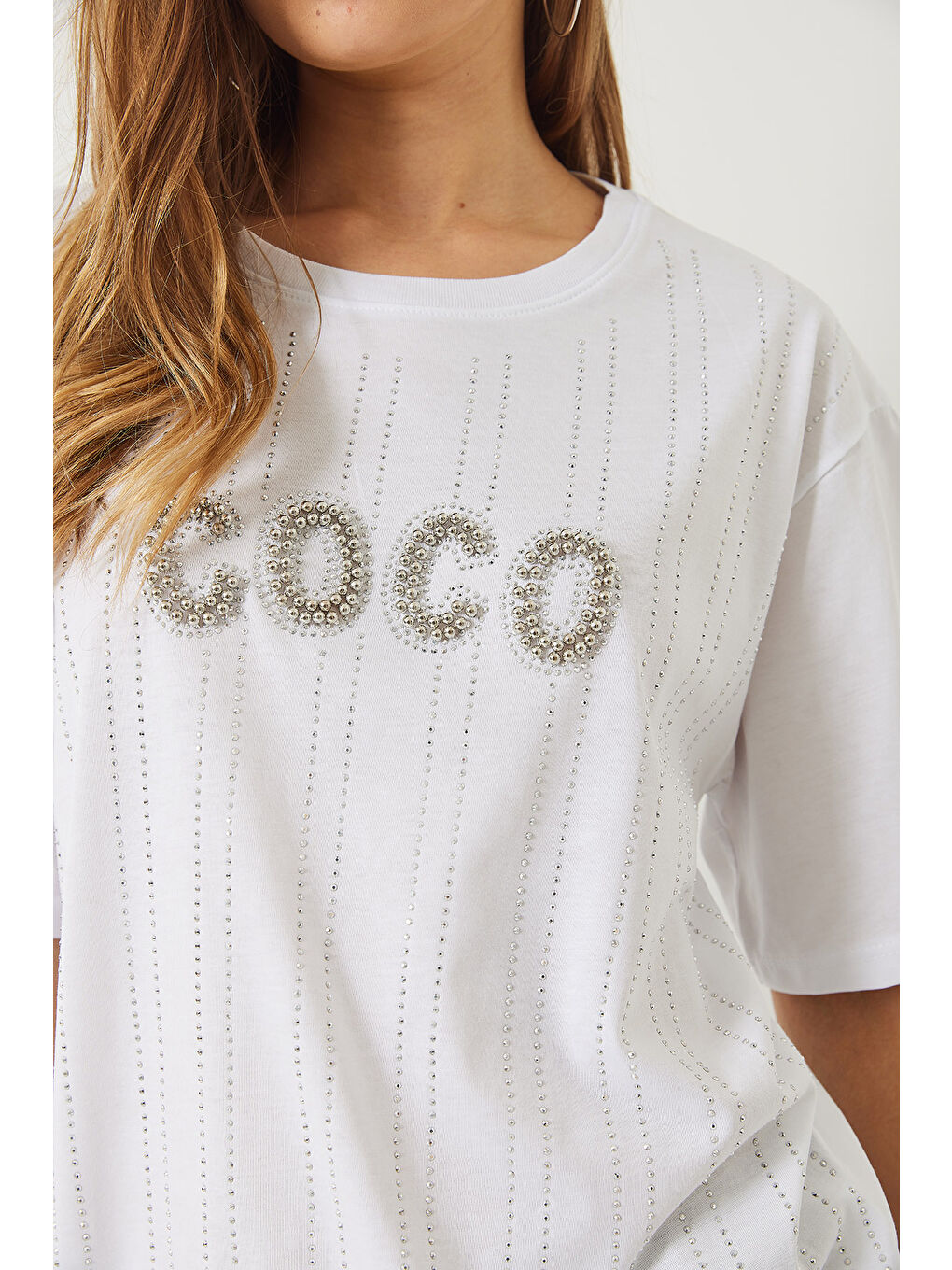 Beyaz Kadın Bisiklet Yaka Kısa Kollu Taş Baskılı T-Shirt-4