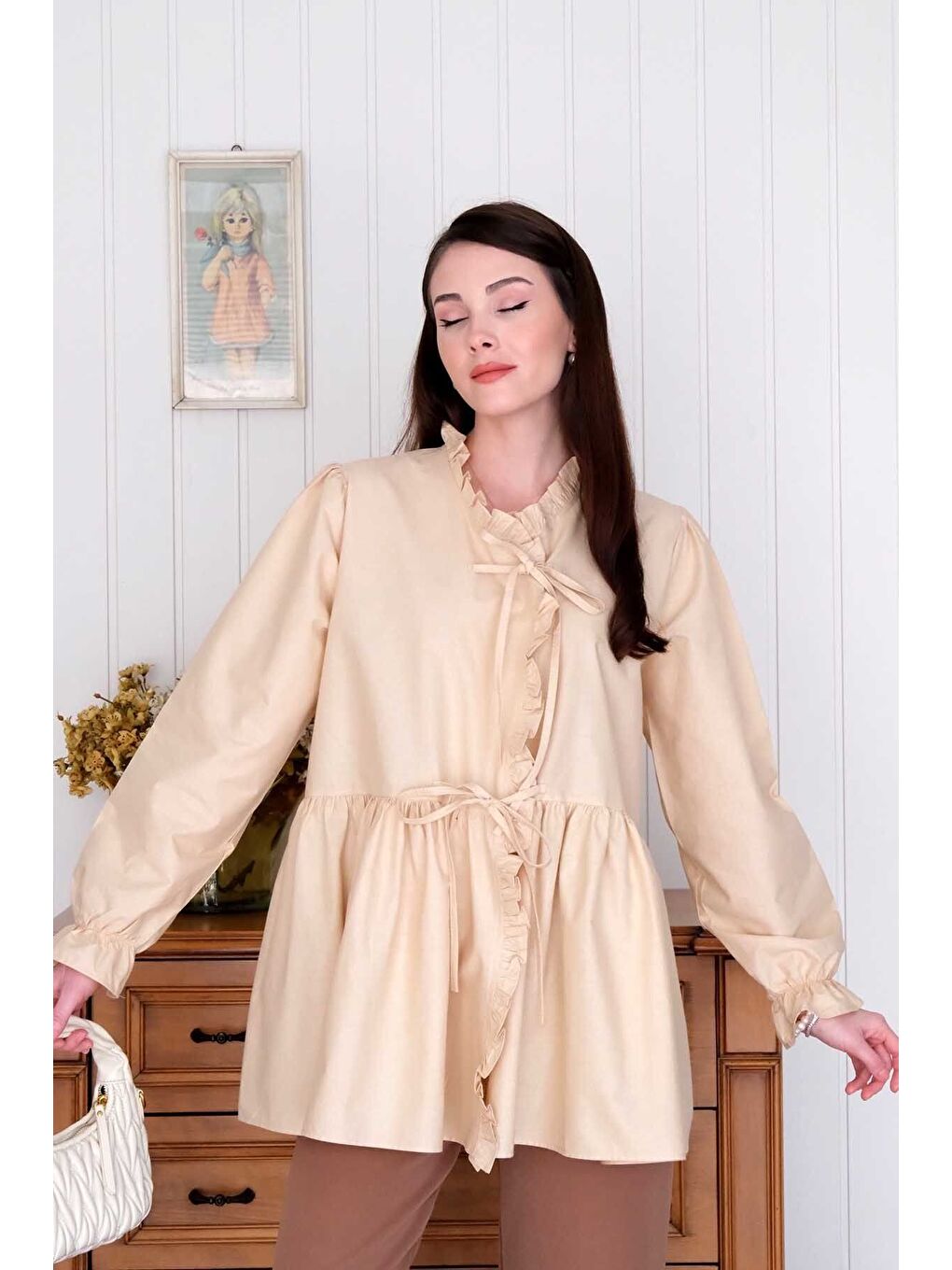 Ekru Krem Fırfırlı Bağlamalı Tunik