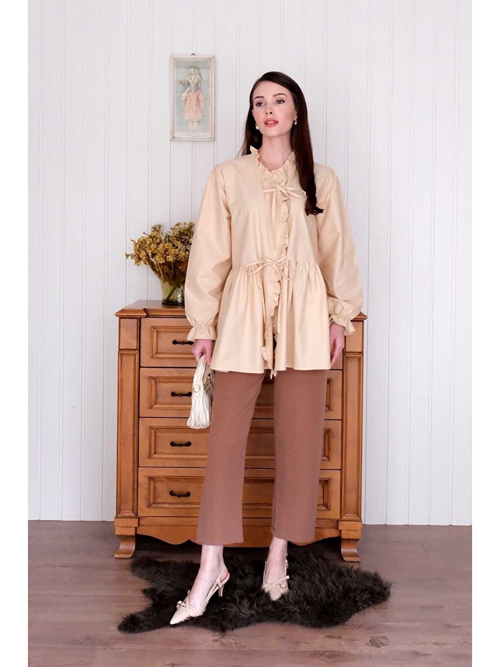 Ekru Krem Fırfırlı Bağlamalı Tunik-2