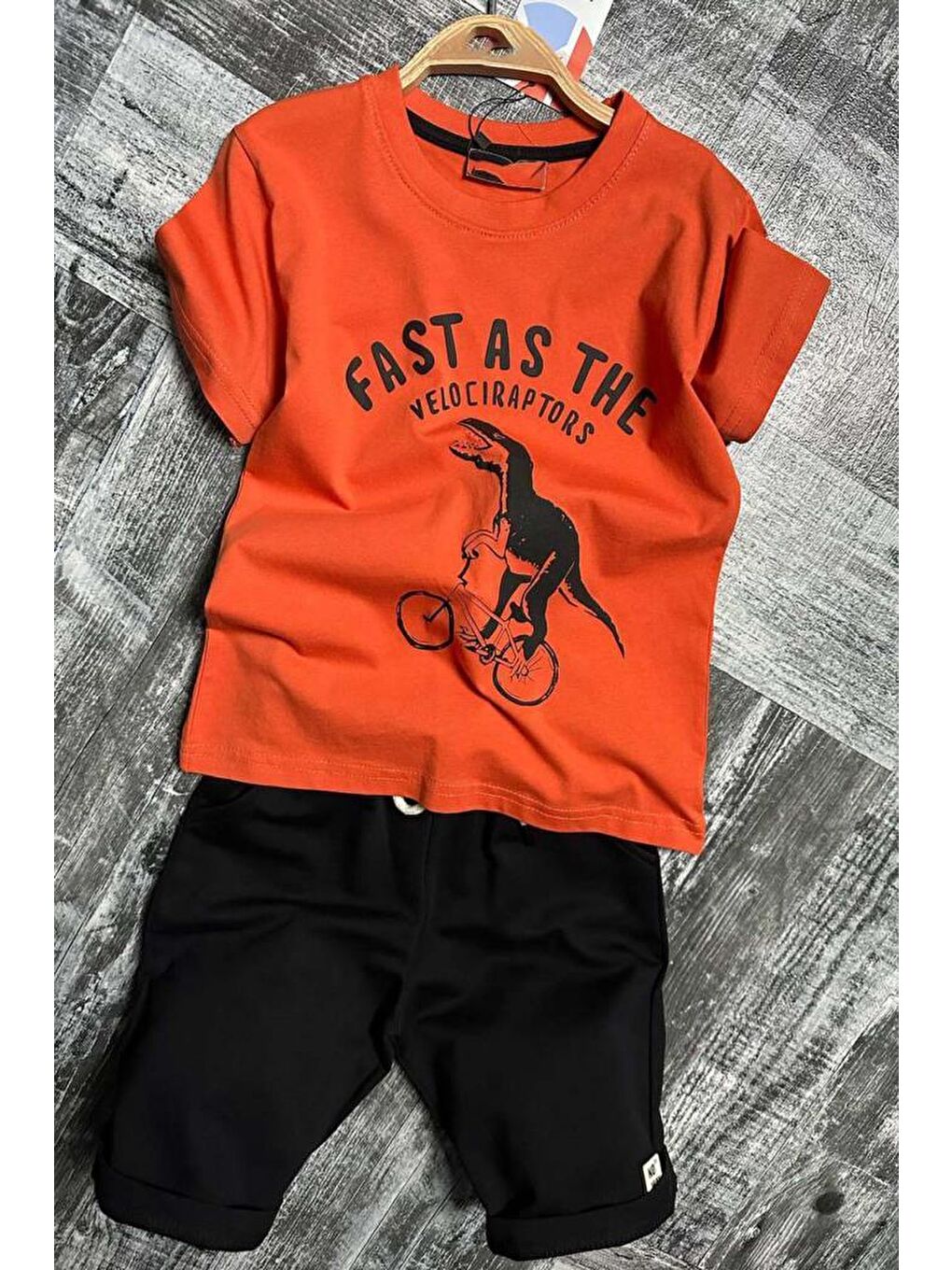 Erkek Çocuk Dinozor ve Bisiklet Baskılı Turuncu T-shirt Penye Şortlu Takım-3
