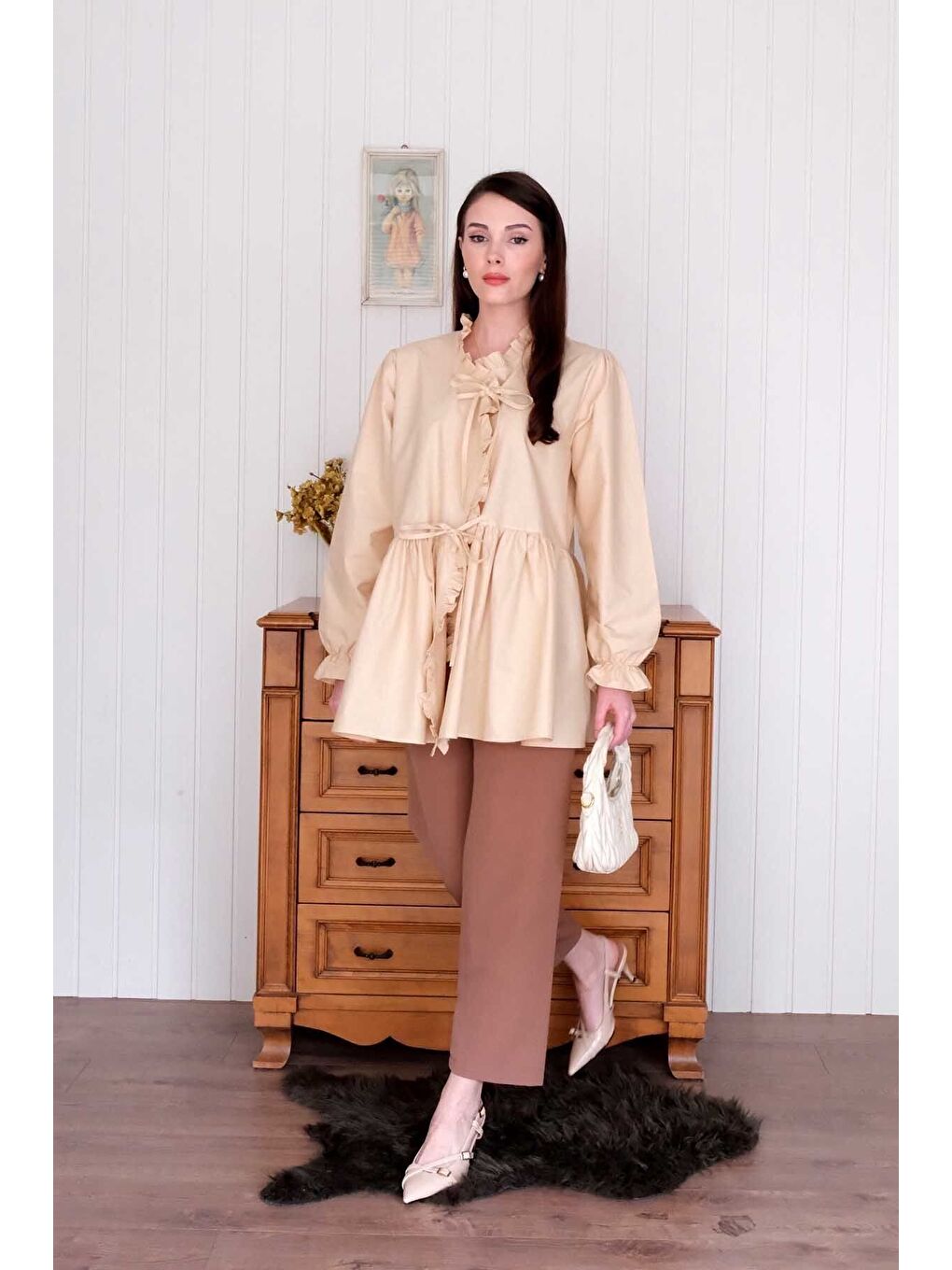 Ekru Krem Fırfırlı Bağlamalı Tunik-4