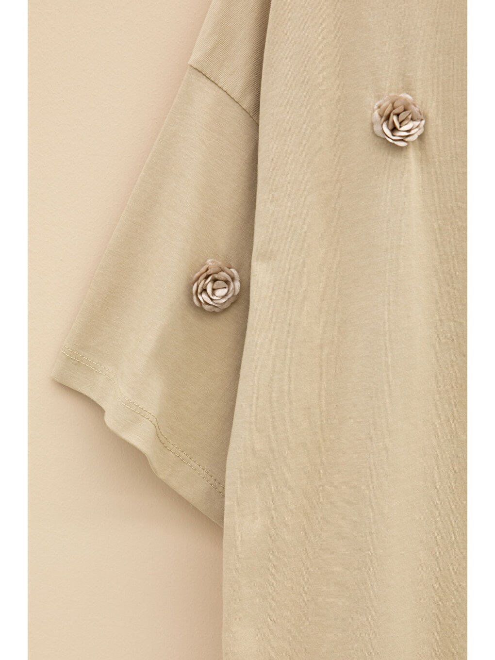 Bej Gül Nakış Detaylı Kısa Kol Kız Çocuk Oversize Tişört 20807-2