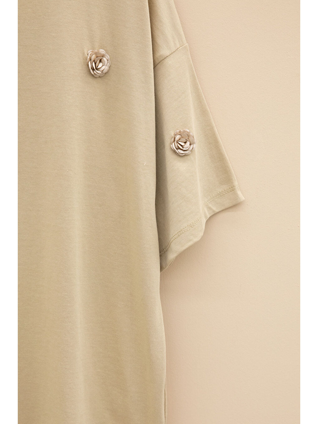 Bej Gül Nakış Detaylı Kısa Kol Kız Çocuk Oversize Tişört 20807-3