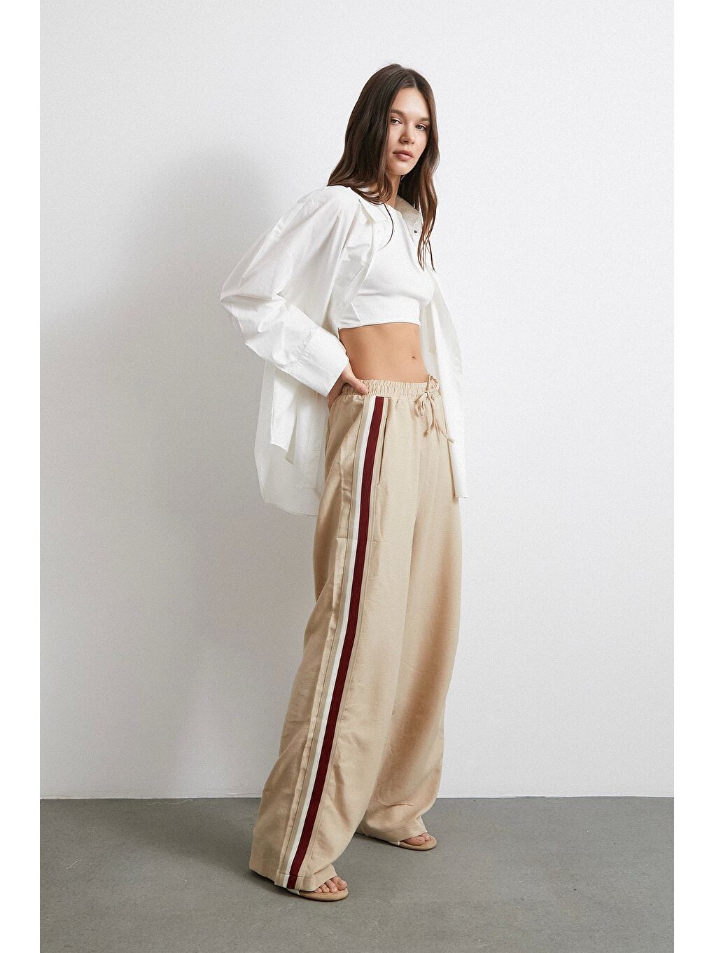 Beli Lastikli Çift Şeritli Pantolon Bej-1