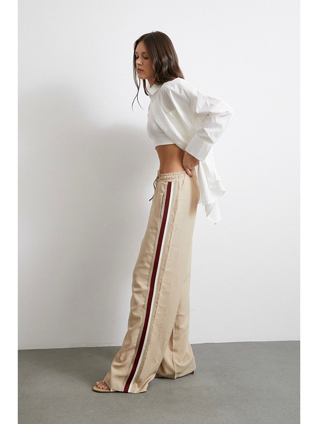 Beli Lastikli Çift Şeritli Pantolon Bej-2