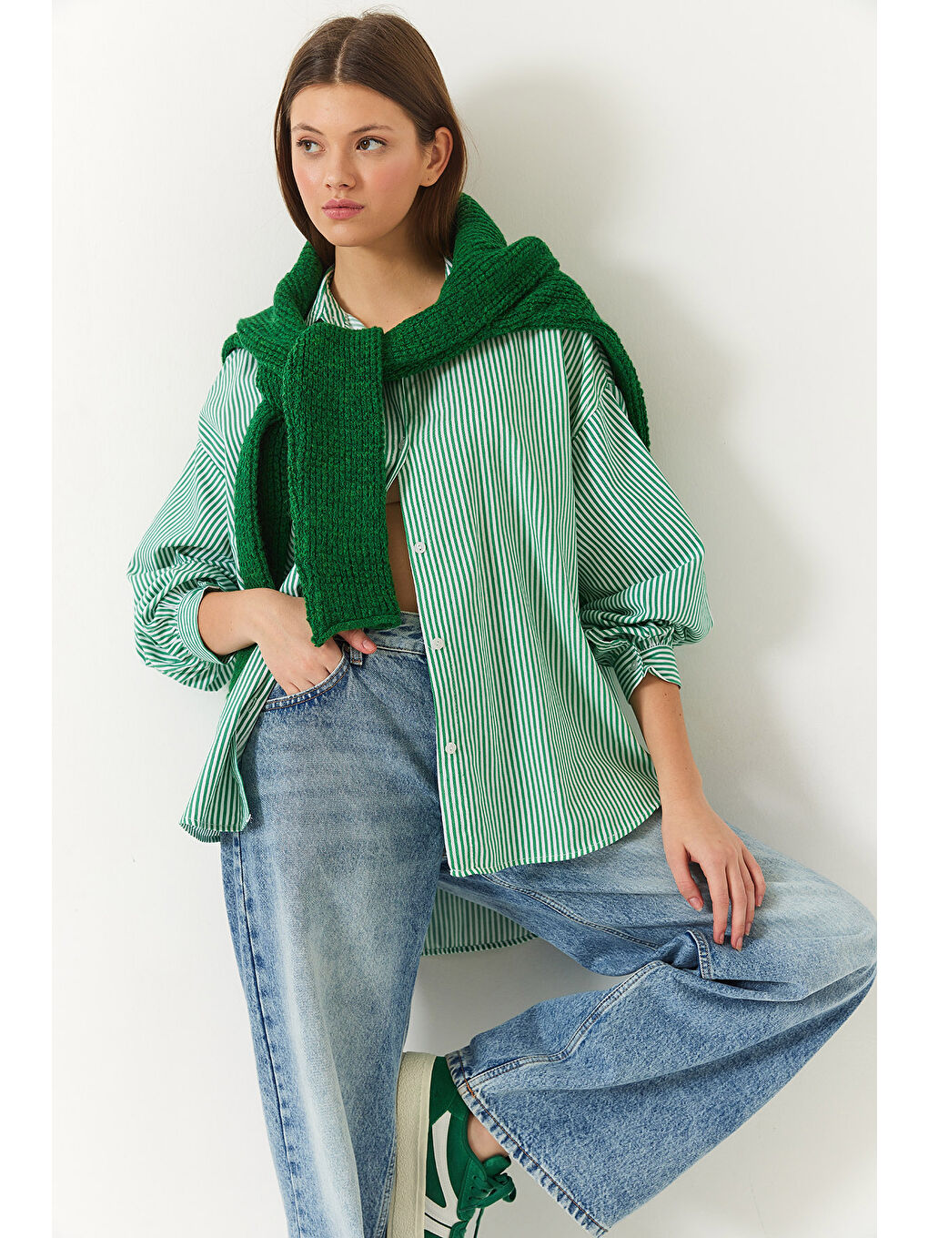 Beyaz Kadın Üç Çizgili Oversize Standart Basic Gömlek