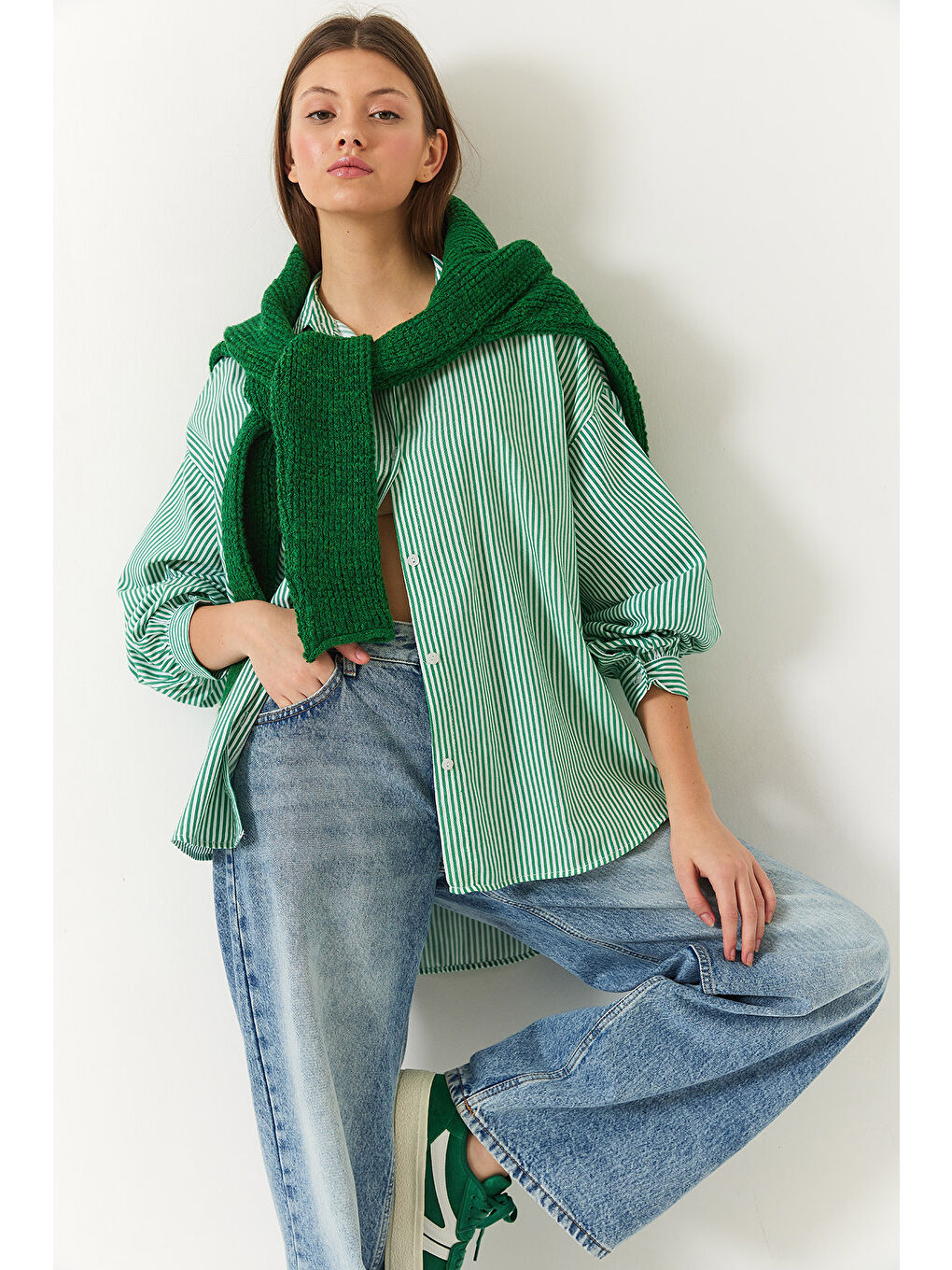 Beyaz Kadın Üç Çizgili Oversize Standart Basic Gömlek-2