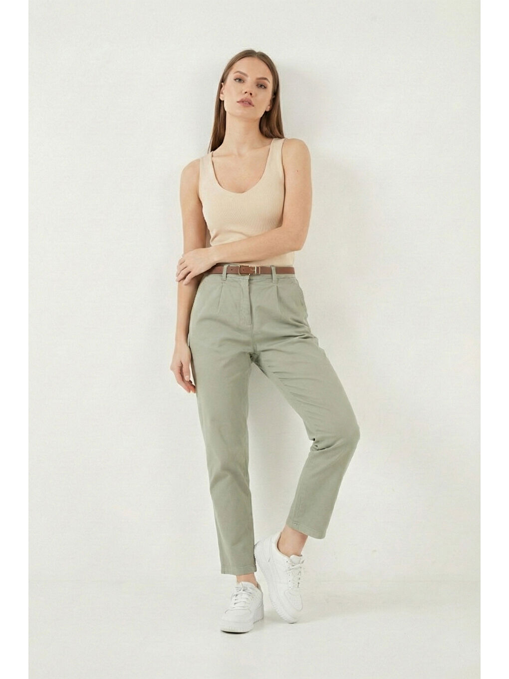 Haki Streç Pamuklu Regular Fit Yüksek Bel Düz Kısa Paça Kemerli Kadın Pantolon 668YP5335-3