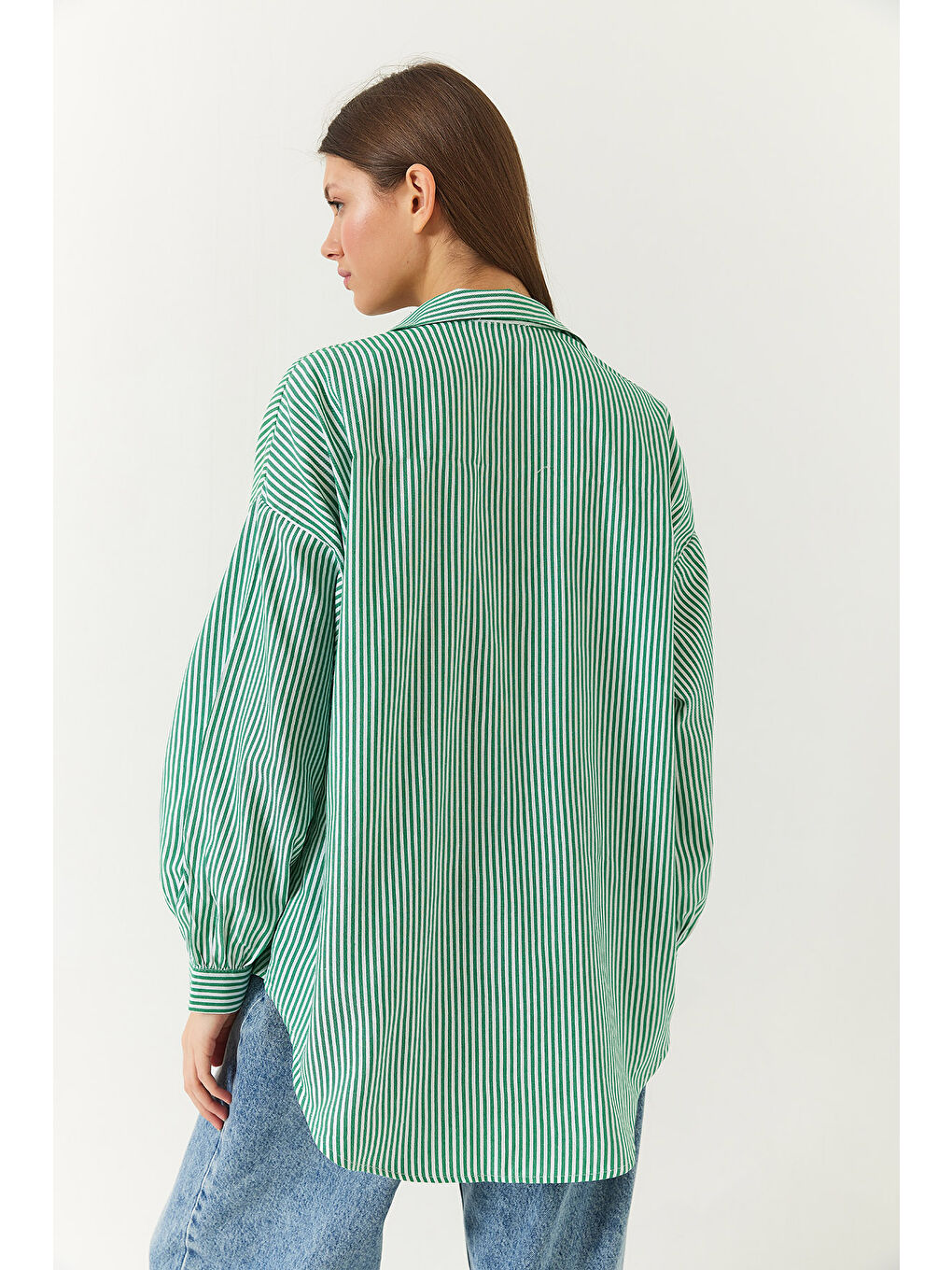Beyaz Kadın Üç Çizgili Oversize Standart Basic Gömlek-6