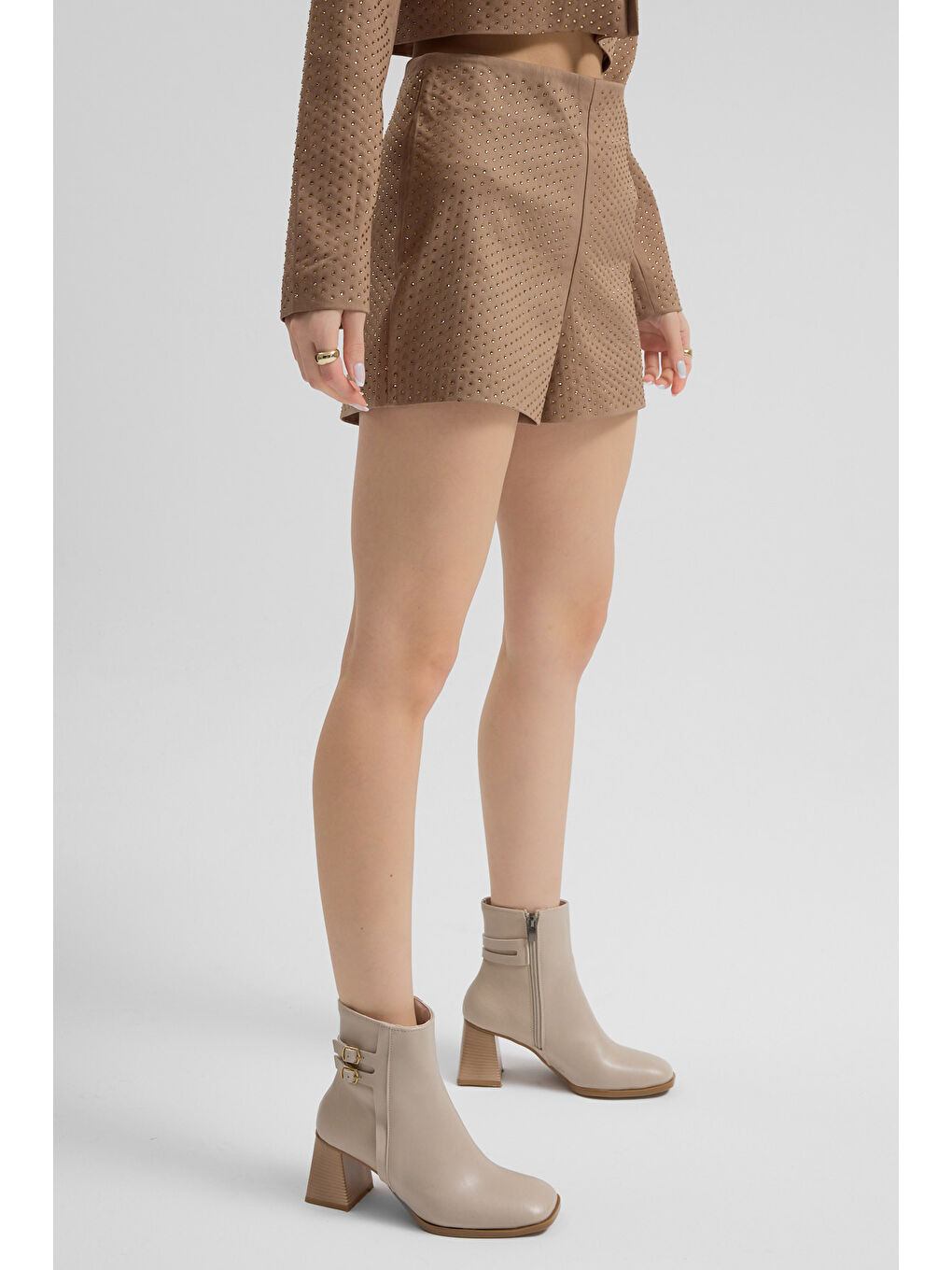 Kadın Bej Cilt TPU Taban Çift Tokalı Sivri Burunlu Fermuarlı Topuklu Bot