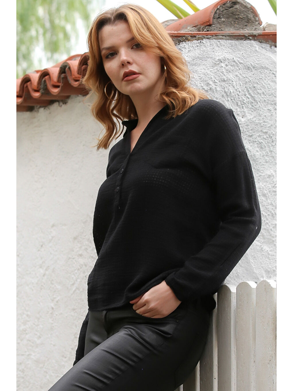 Siyah Gömlek Yaka Uzun Kol Düğmeli Cepli Pamuklu Dokuma Bluz 60 56-2