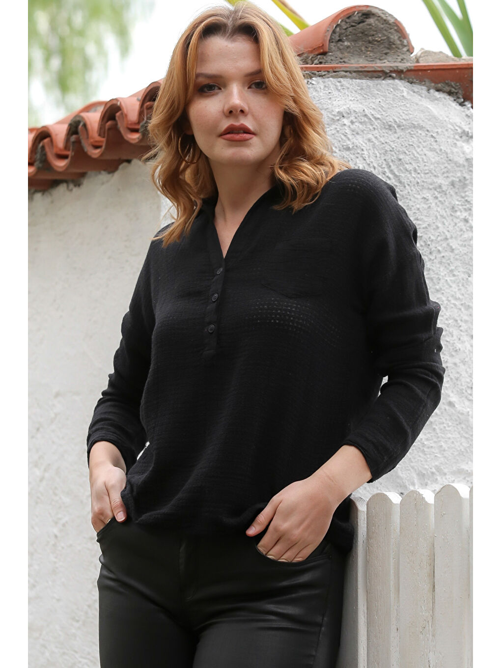 Siyah Gömlek Yaka Uzun Kol Düğmeli Cepli Pamuklu Dokuma Bluz 60 56-3