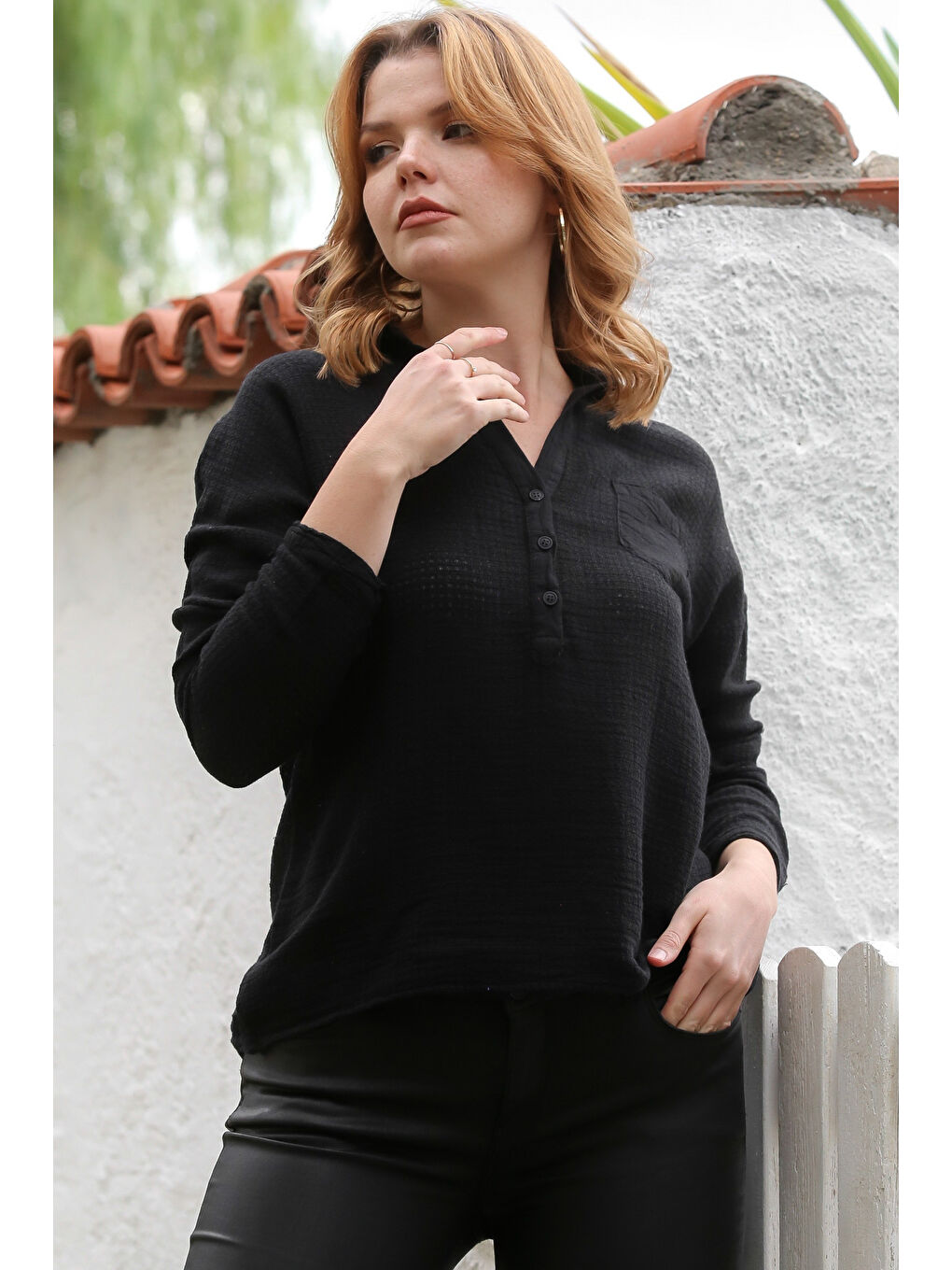 Siyah Gömlek Yaka Uzun Kol Düğmeli Cepli Pamuklu Dokuma Bluz 60 56-4