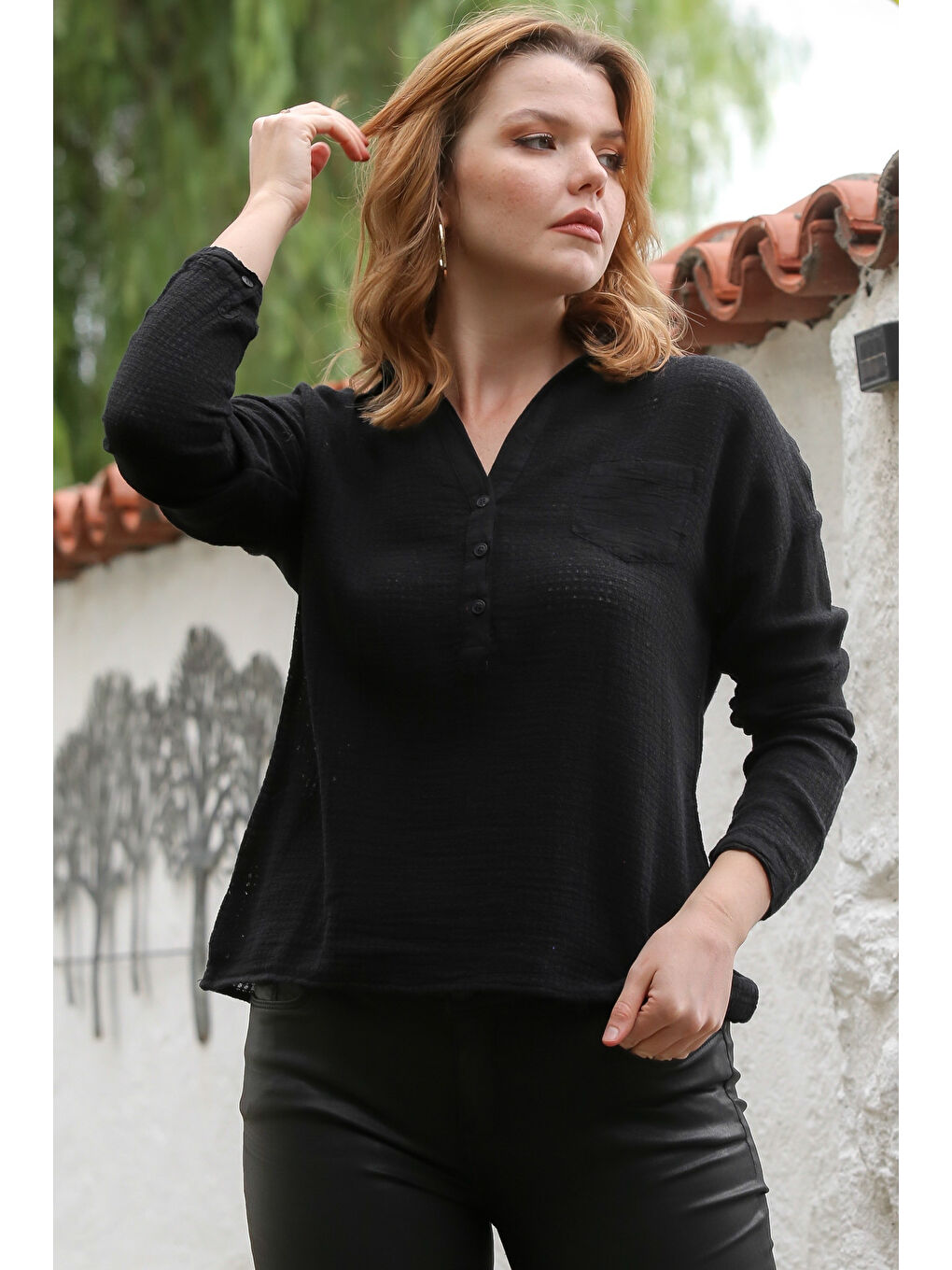 Siyah Gömlek Yaka Uzun Kol Düğmeli Cepli Pamuklu Dokuma Bluz 60 56-5