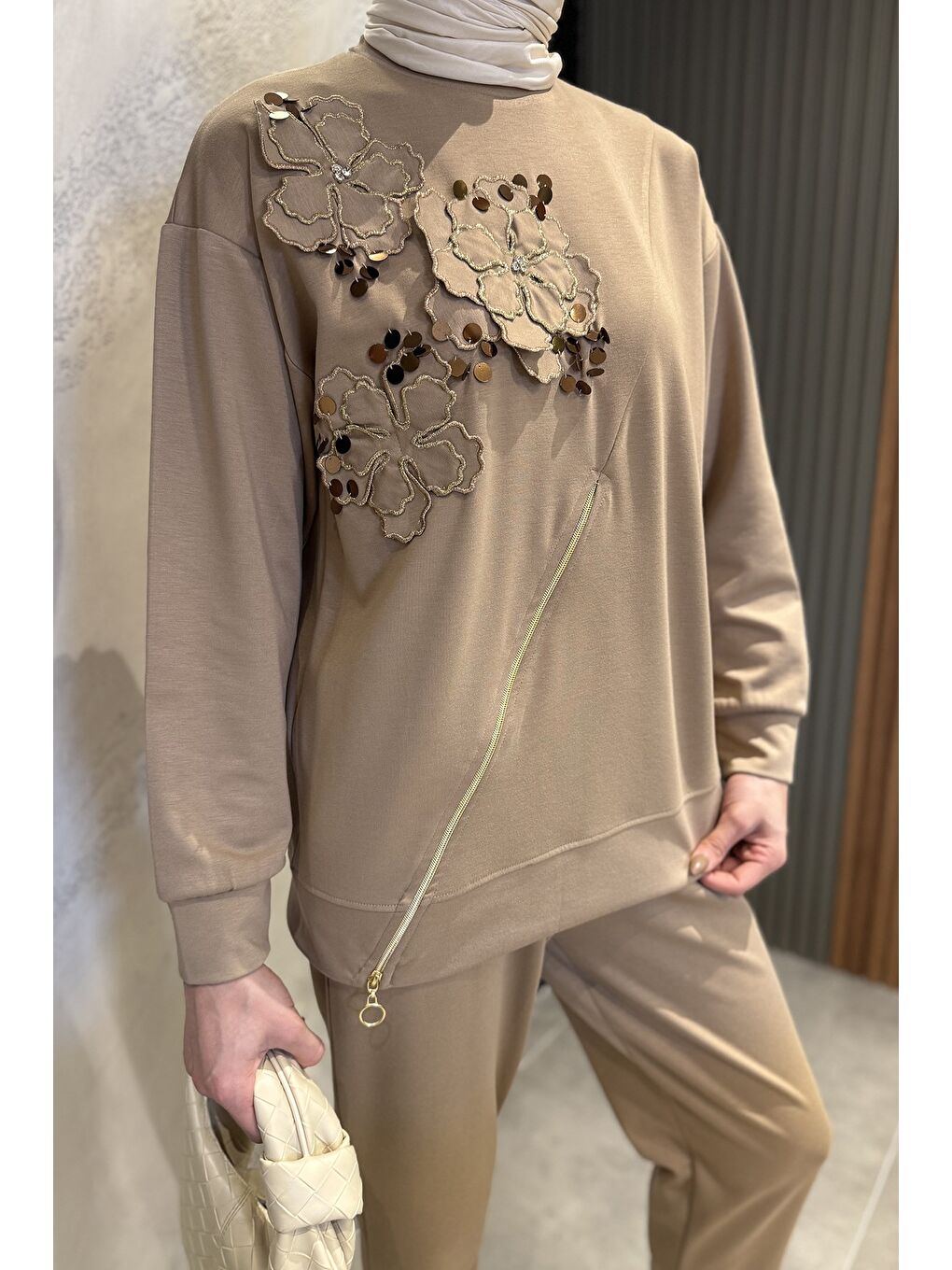 Bej Tesettür Aplike Nakışlı Sweat Pantolon İkili Takım-5