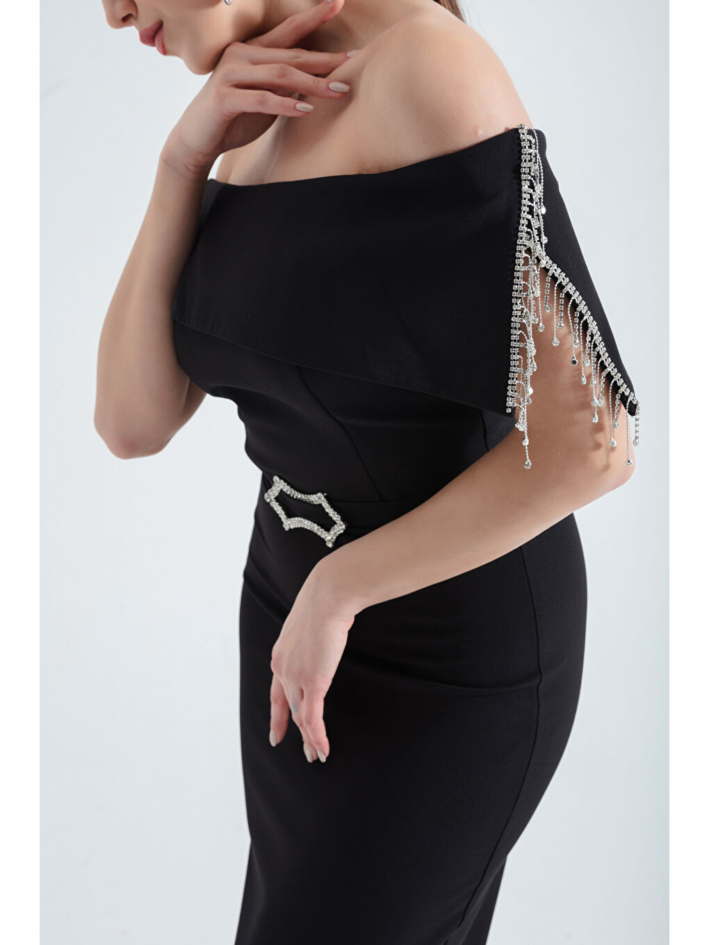 Kadın Siyah Kayık Yaka Taşlı Kemerli Midi Abiye-2