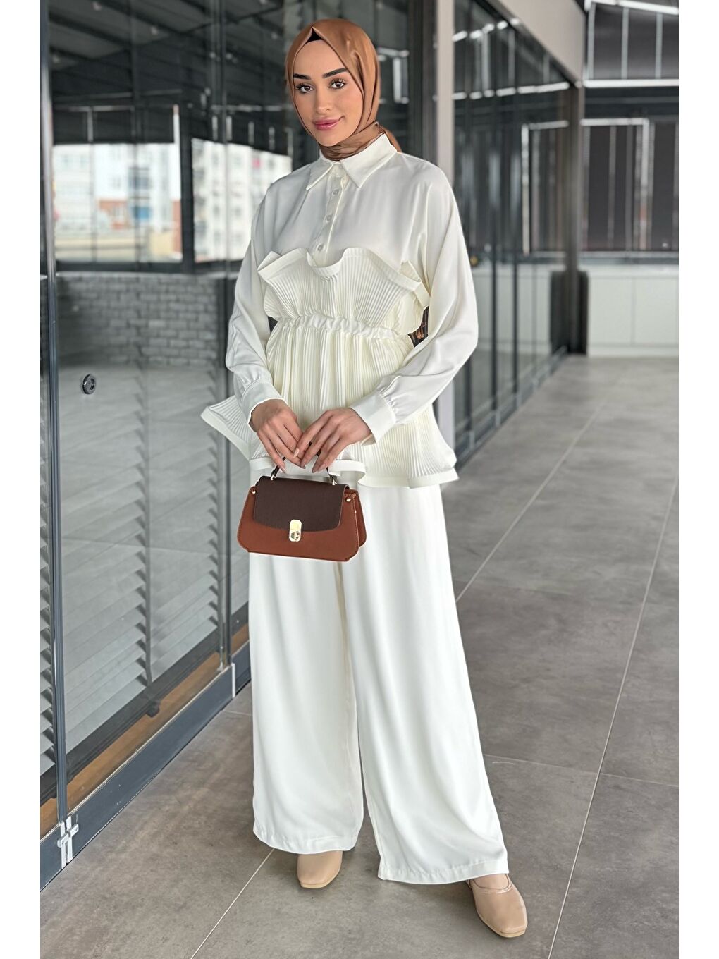 Ekru Volanlı Pile Detaylı Gömlek Pantolon Tesettür İkili Takım-3