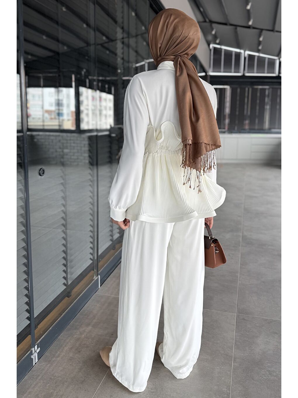 Ekru Volanlı Pile Detaylı Gömlek Pantolon Tesettür İkili Takım-7
