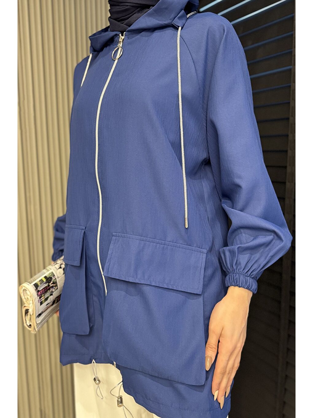 Lacivert Kadın Çift Cepli Kapüşonlu Tesettür Trençkot-4