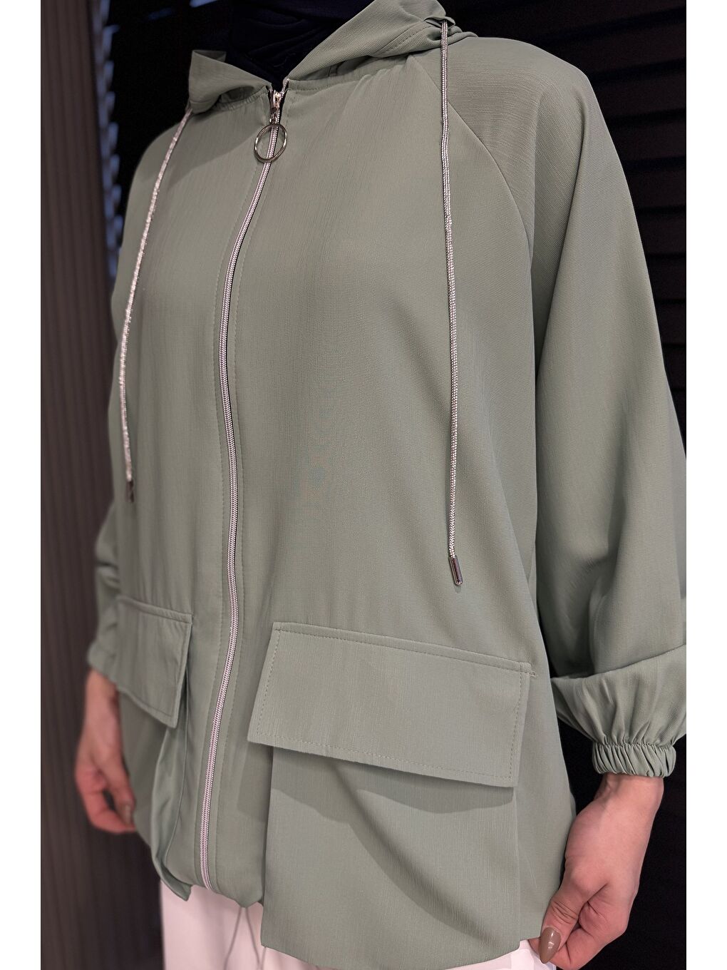 Yeşil Kadın Çift Cepli Kapüşonlu Tesettür Trençkot-4