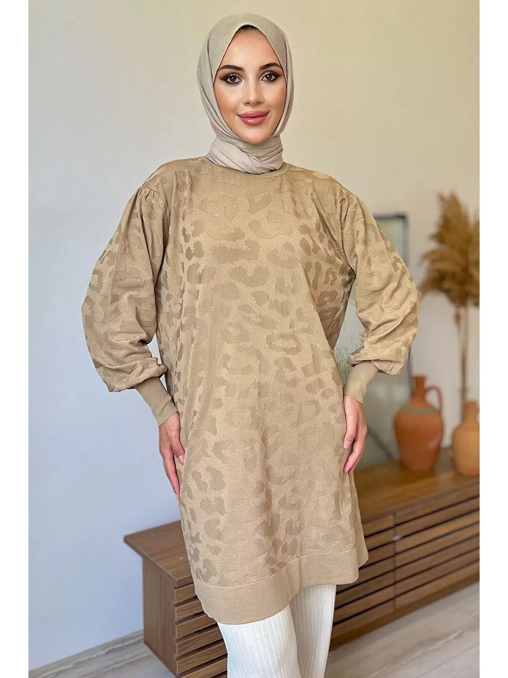 Bej Bisiklet Yaka Desenli Tesettür Triko Tunik-1