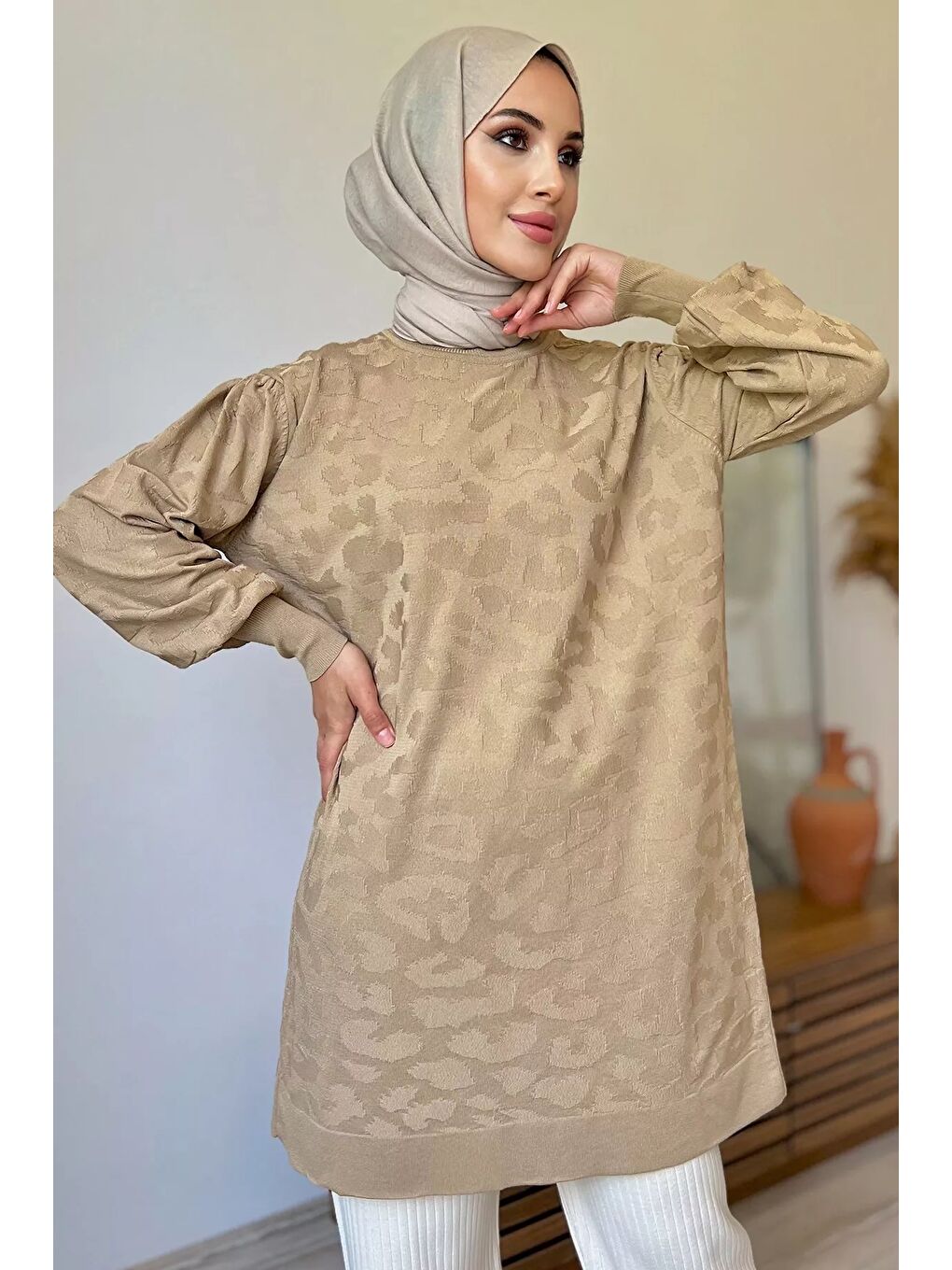 Bej Bisiklet Yaka Desenli Tesettür Triko Tunik-3