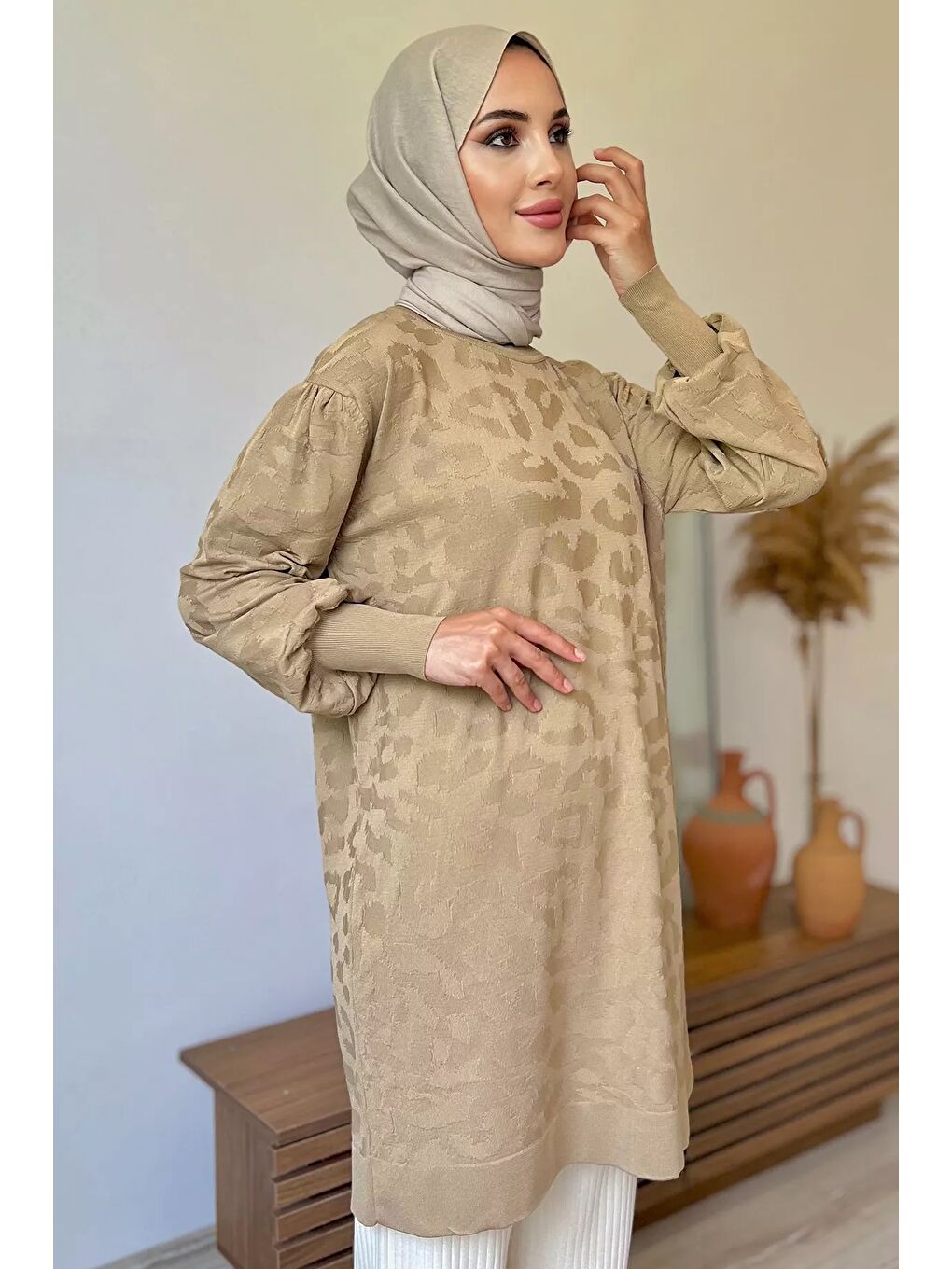 Bej Bisiklet Yaka Desenli Tesettür Triko Tunik-5