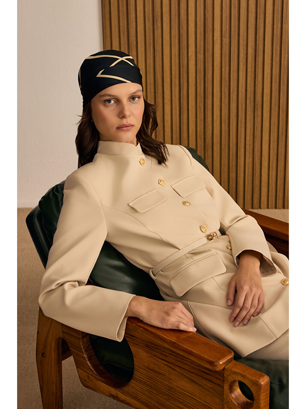 Bej Kemer Aksesuarlı Hakim Yaka Ceket-1