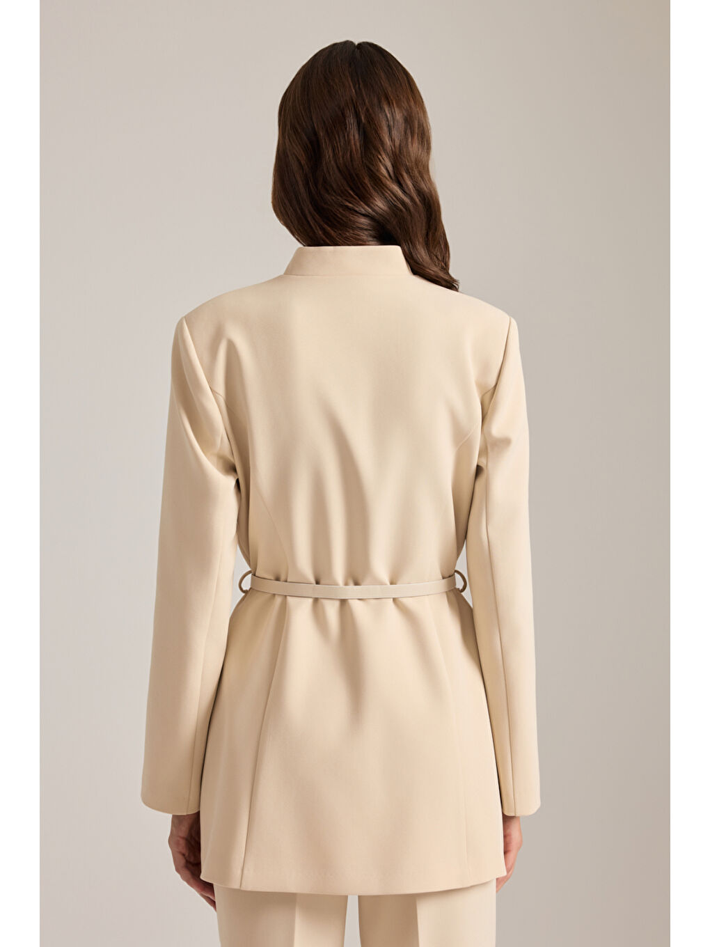Bej Kemer Aksesuarlı Hakim Yaka Ceket-5